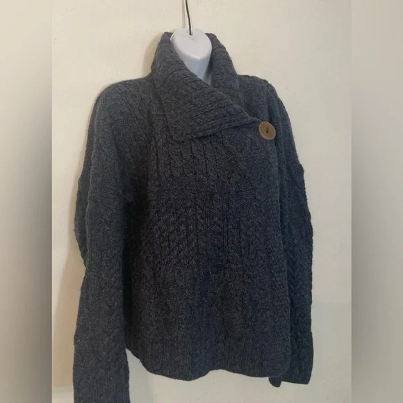 Carraigdonn 100 percent Merino wool sweater - Picture 1 of 6